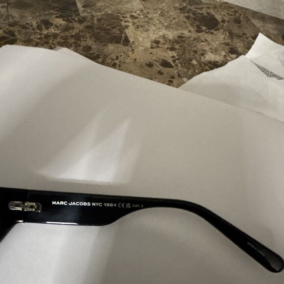 Marc Jacobs NYC 1984 Women’s Cat Eye Sunglasses Mirrored Gray, Black Frame main image 3